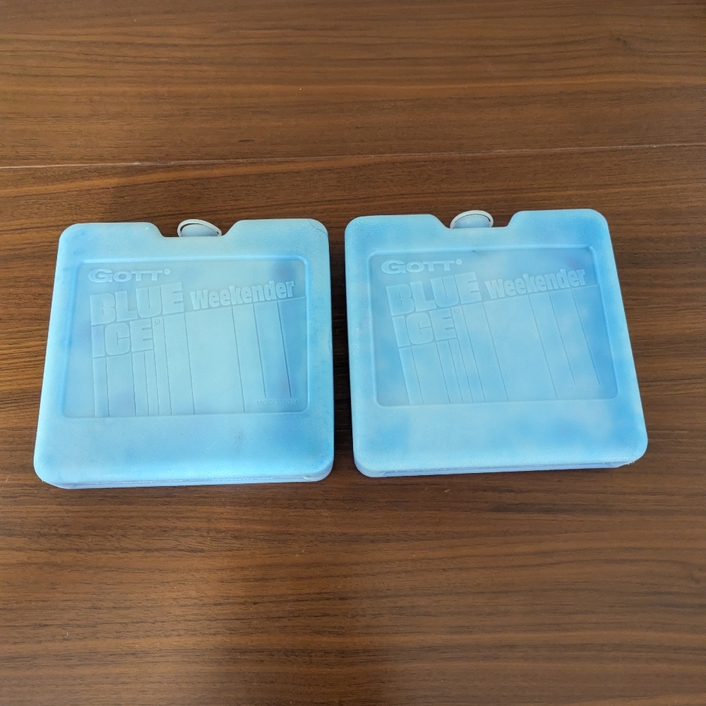 Vintage Gott Blue Ice Weekender 1034  Freezer Cooler Ice Reusable USA Made